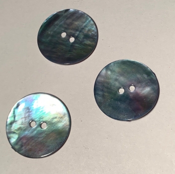 Perlmuttknopf hellblau